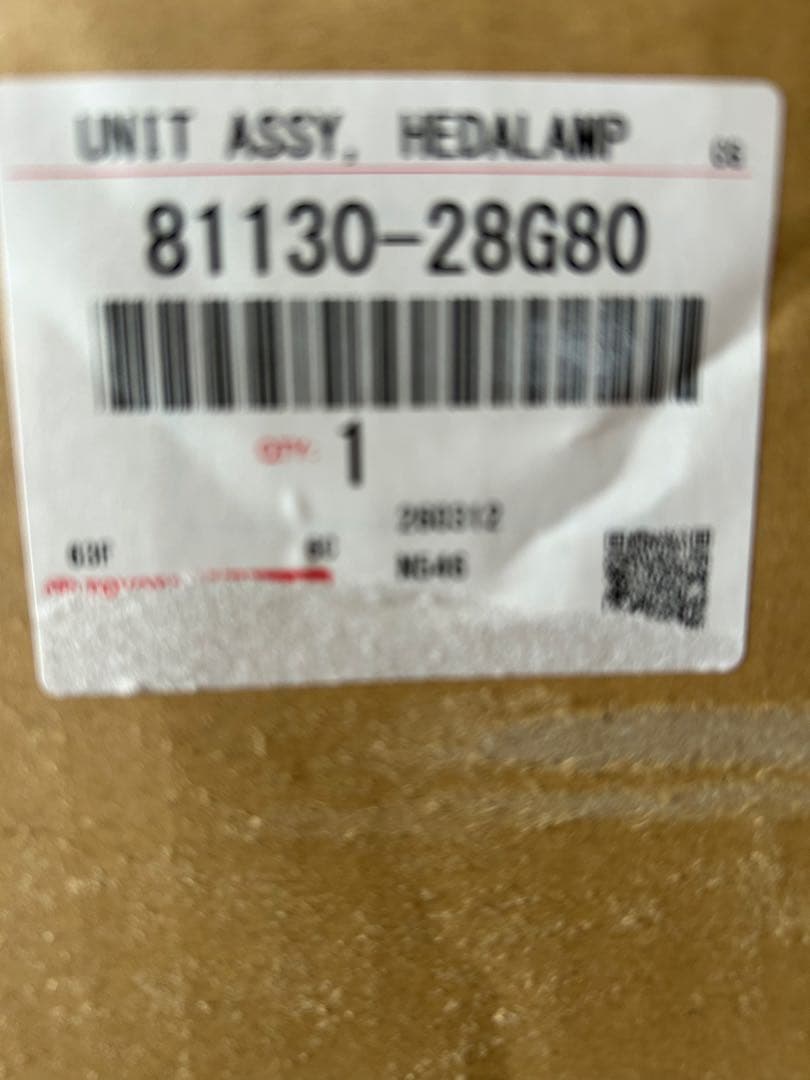 トヨタエスクァイア後期 G I右ヘッドライト　LEDヘッドライト