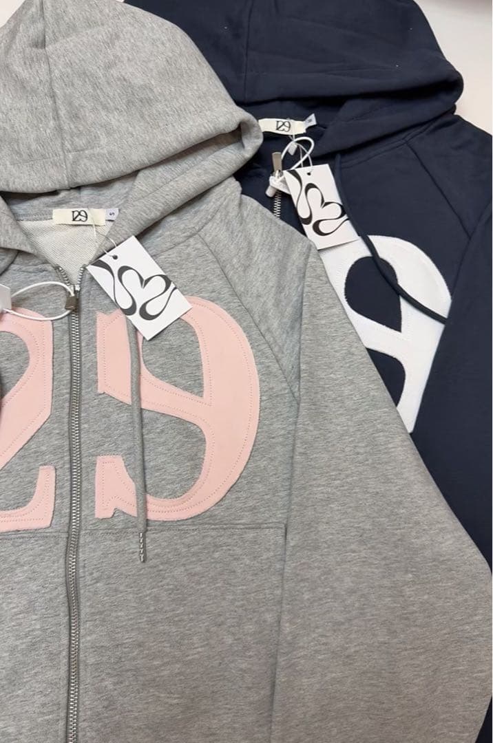 ILLIGO 129 LOGO グレー フード付きパーカーcr