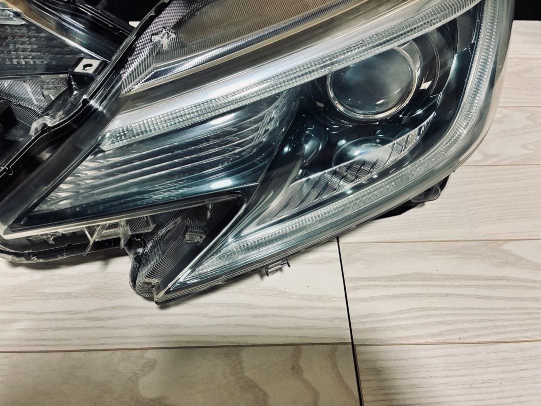 いつもさん専用　美品　マークX 純正HIDヘッドライト　レンズクリア塗装品
