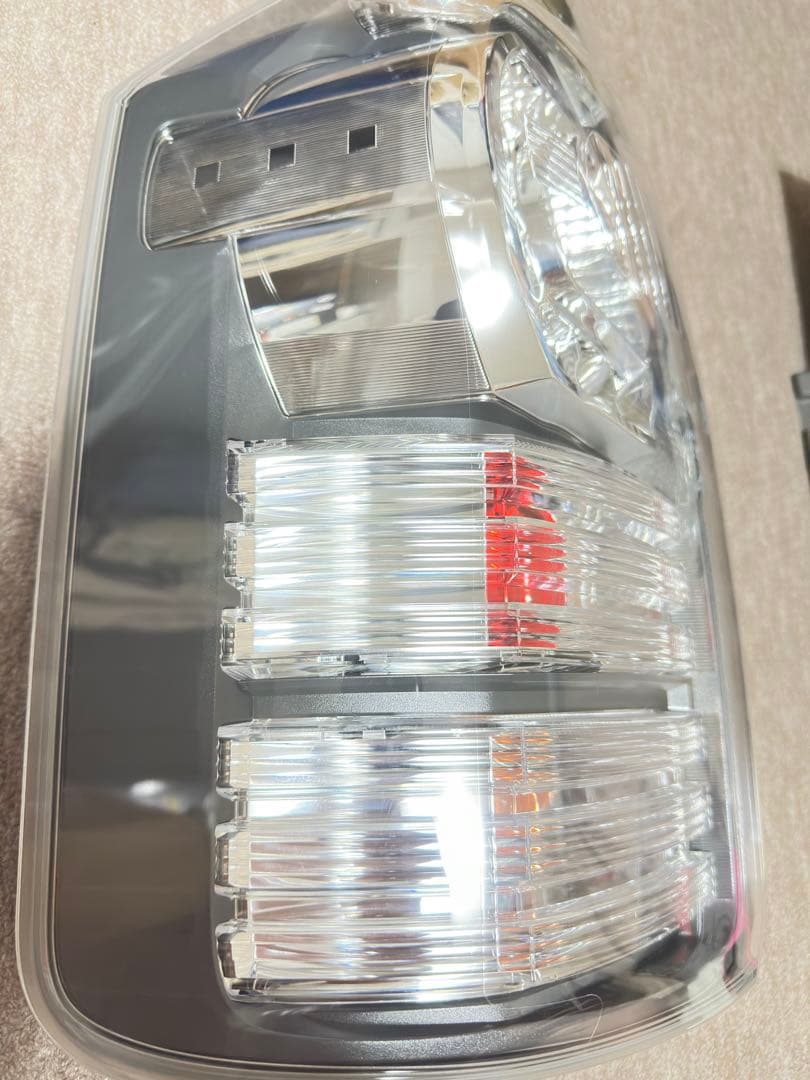 トヨタ ヴォクシー 70系 後期 SZ リアコンビネーションランプ テールライト