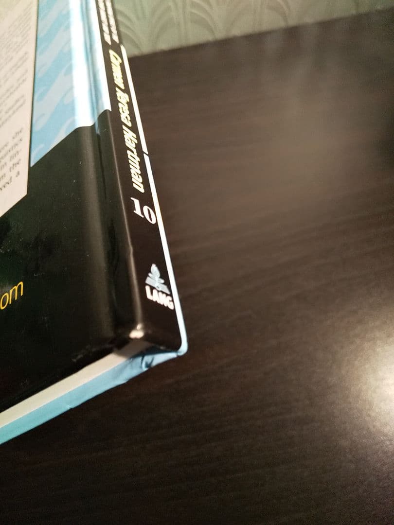 〈洋書〉トラのトリオのトラウマトロジー：記号表現が主題とテキストを捕らえる効果