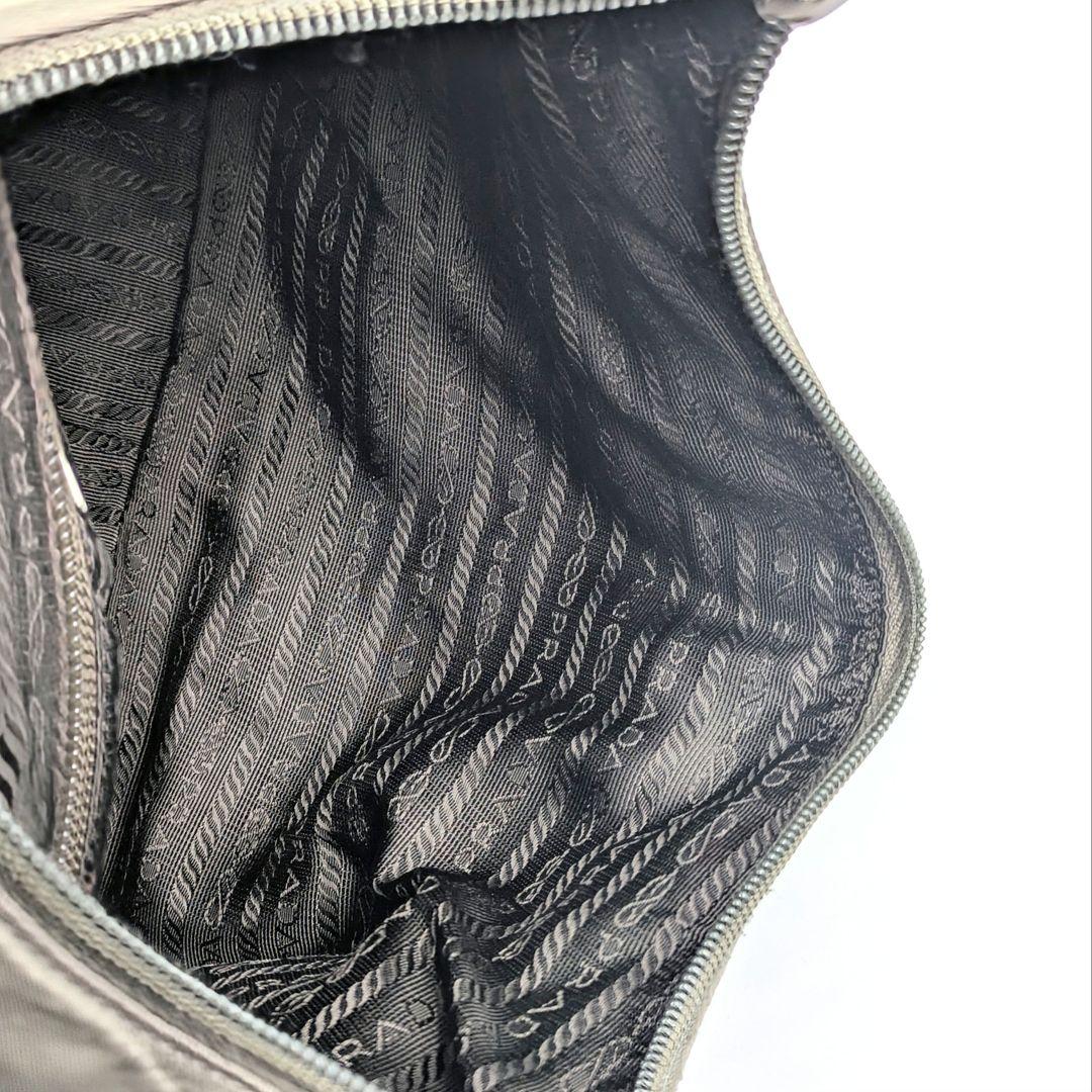 PRAD 三角ロゴ ワンショルダーバック テスートナイロン