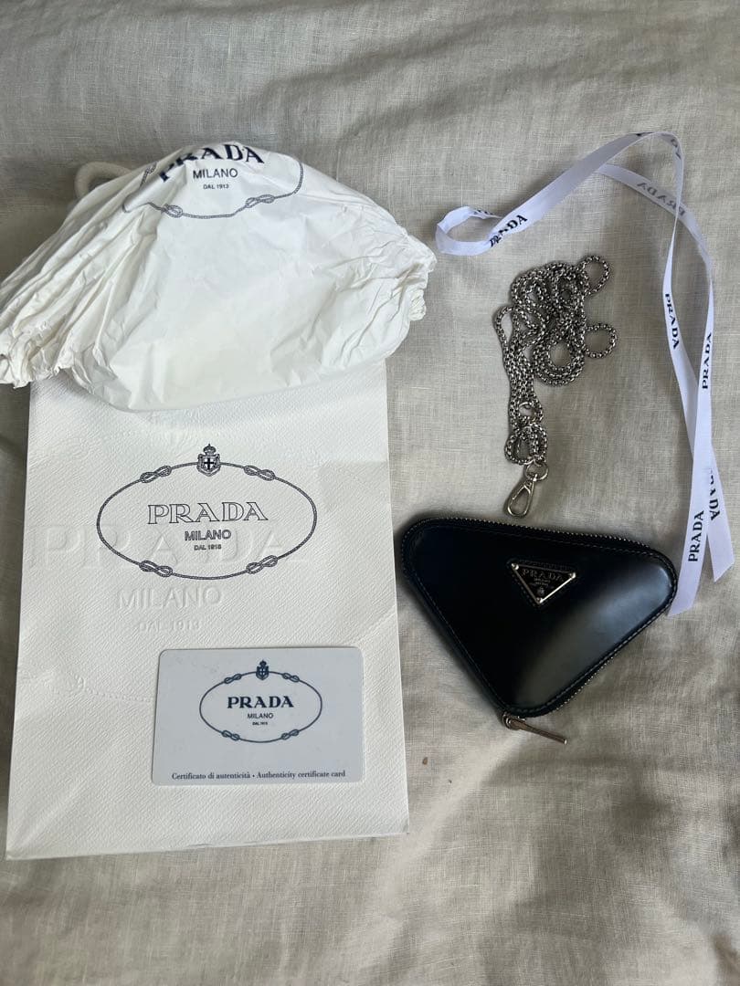 【極美品】PRADA 三角形ケース ブラック　ショルダーバッグ　ポーチ