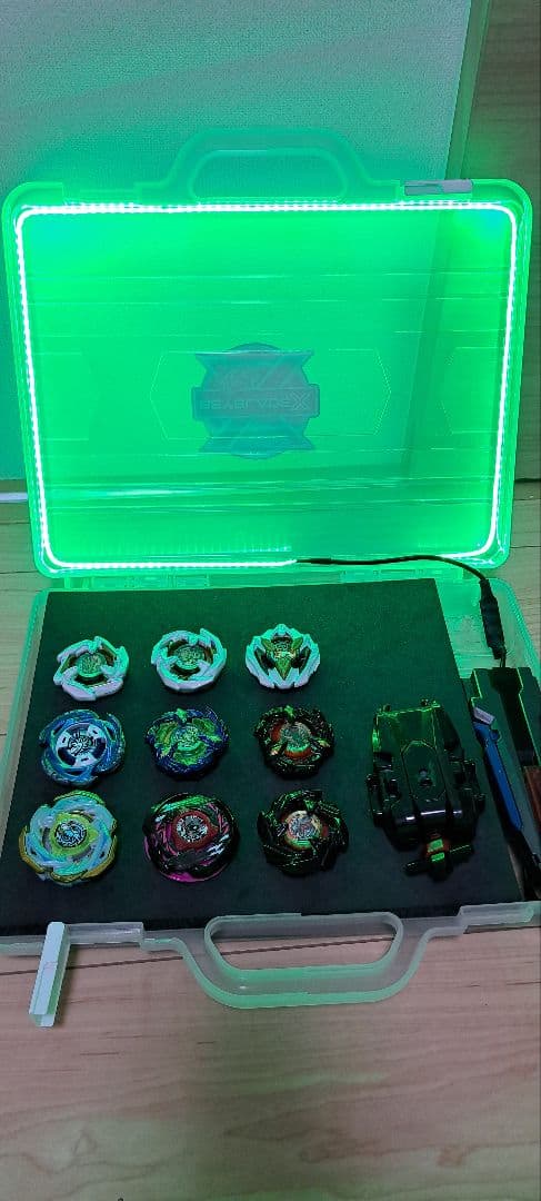 ト*照様 ベイブレードX・16色LED付きケース