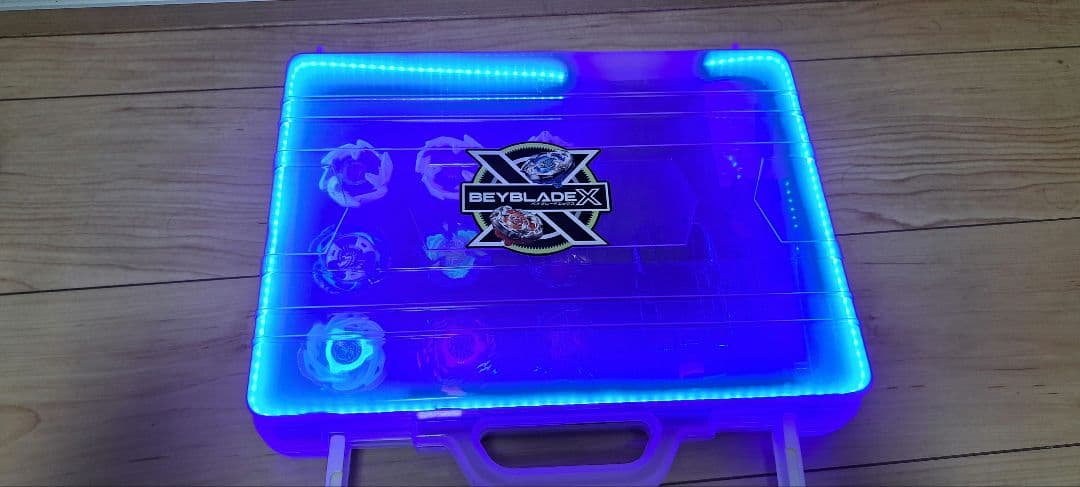 ト*照様 ベイブレードX・16色LED付きケース