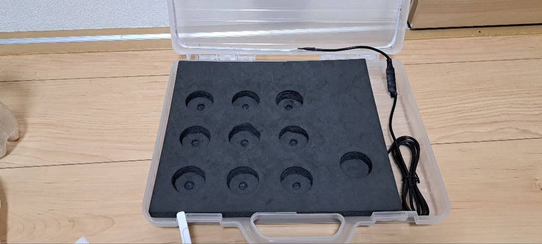 ト*照様 ベイブレードX・16色LED付きケース