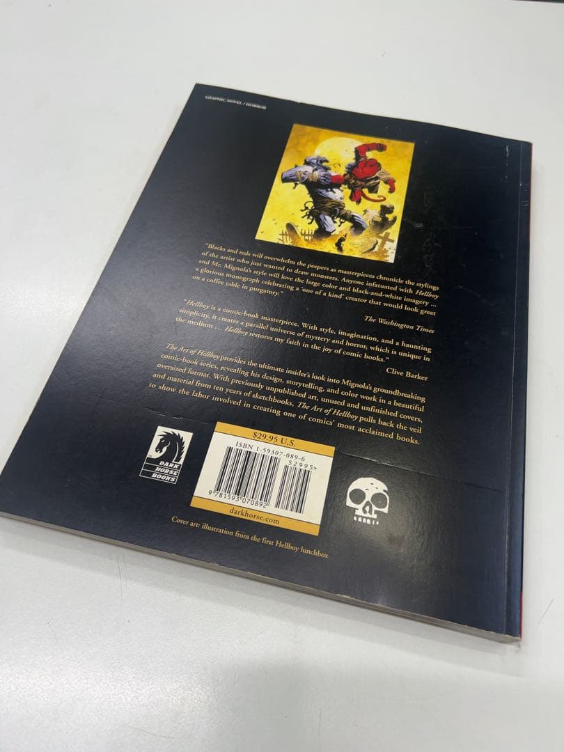 洋書 The Art of Hellboy - Mike Mignola