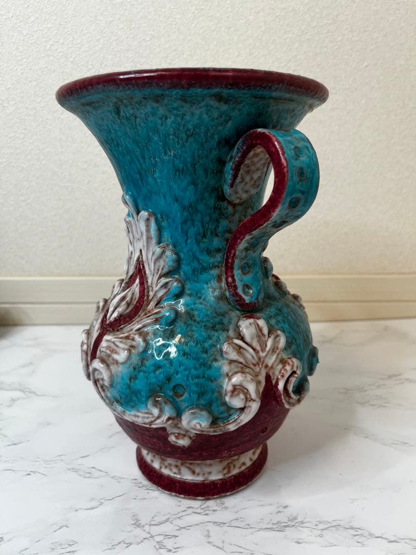 【新品】イタリア製　青と赤の装飾的な陶器花瓶