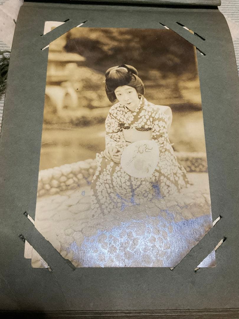 憶追（右から読みとなります）戦前の絵葉書アルバム。【当時の女優、満州事変などの】