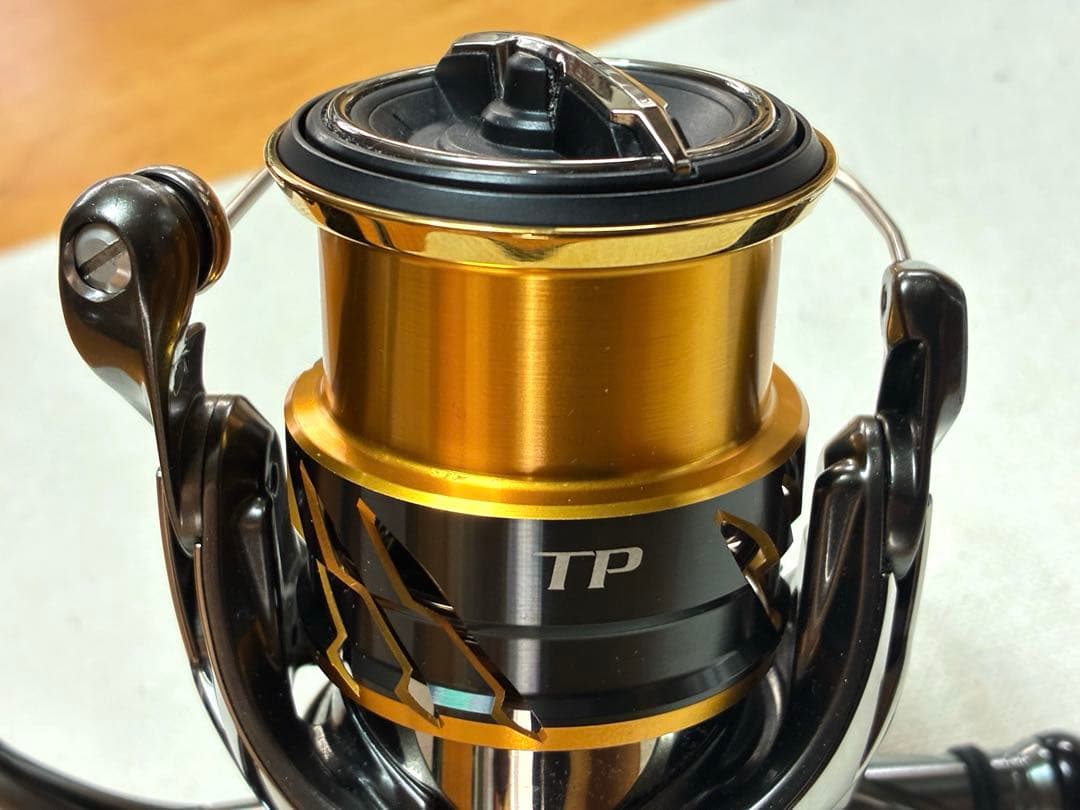 【訳有り品】シマノ リール20ツインパワー2500S【カスタム品】