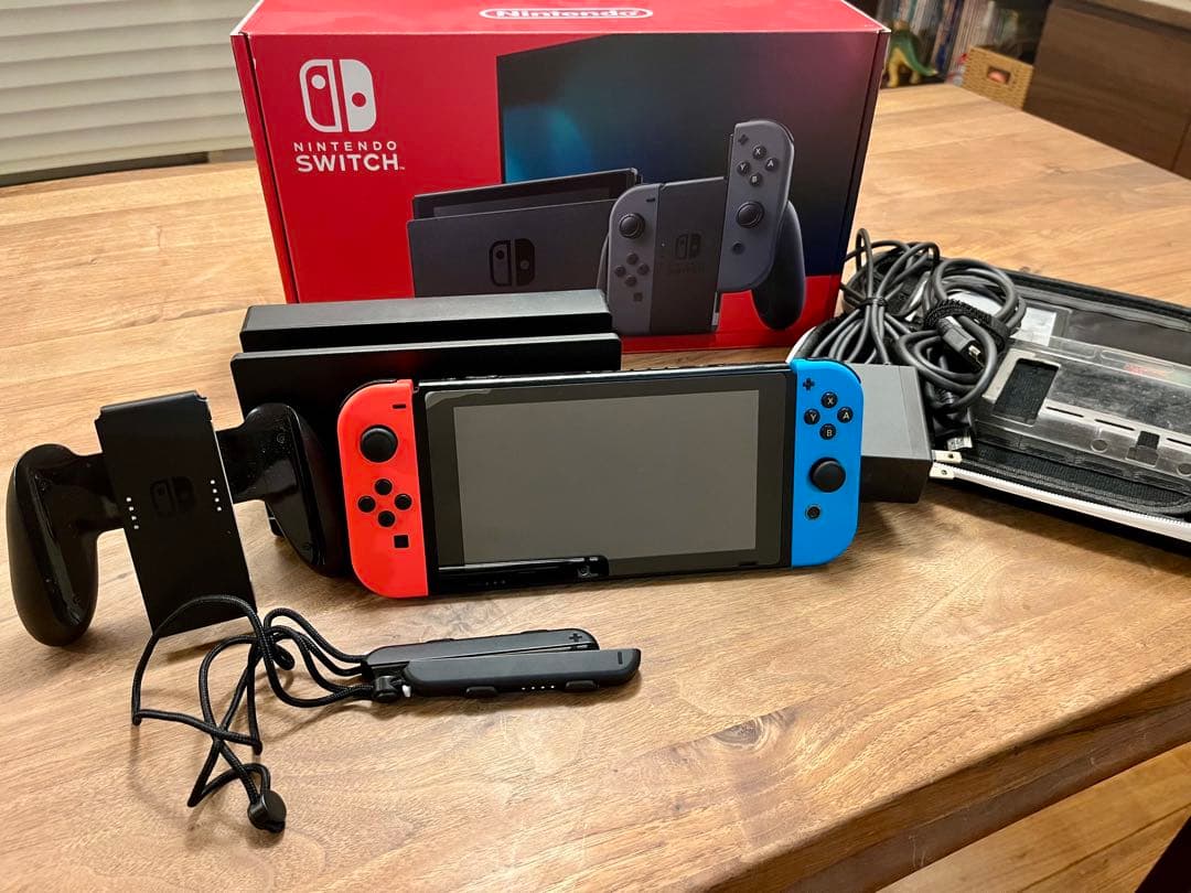 m*m様 Nintendo Switch 赤/青 本体 + 付属品
