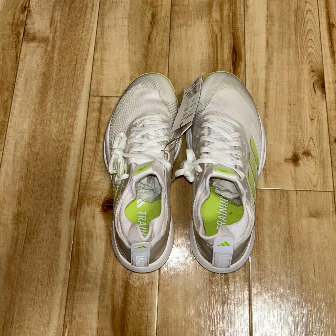 adidas レディース用トレーニングシューズ