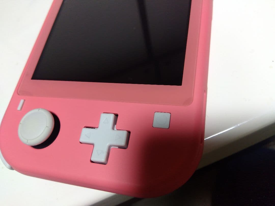 Nintendo Switch Lite 本体　コーラル