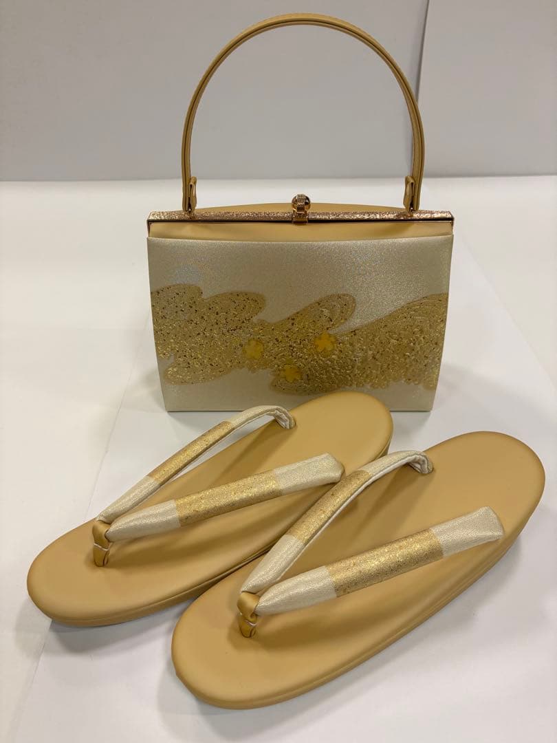 和装用草履バッグセット　金色　波模様　桜　螺鈿風装飾　金たたき　新品