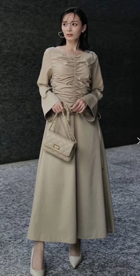 anuans ギャザーディテールワンピース　定価23100円　スリーシーズン可能