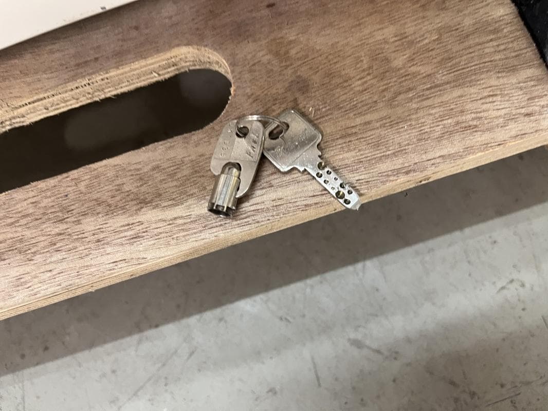 ジャンク 小型 グローリー 業務用 券売機 KM-S100-E 新紙幣非対応