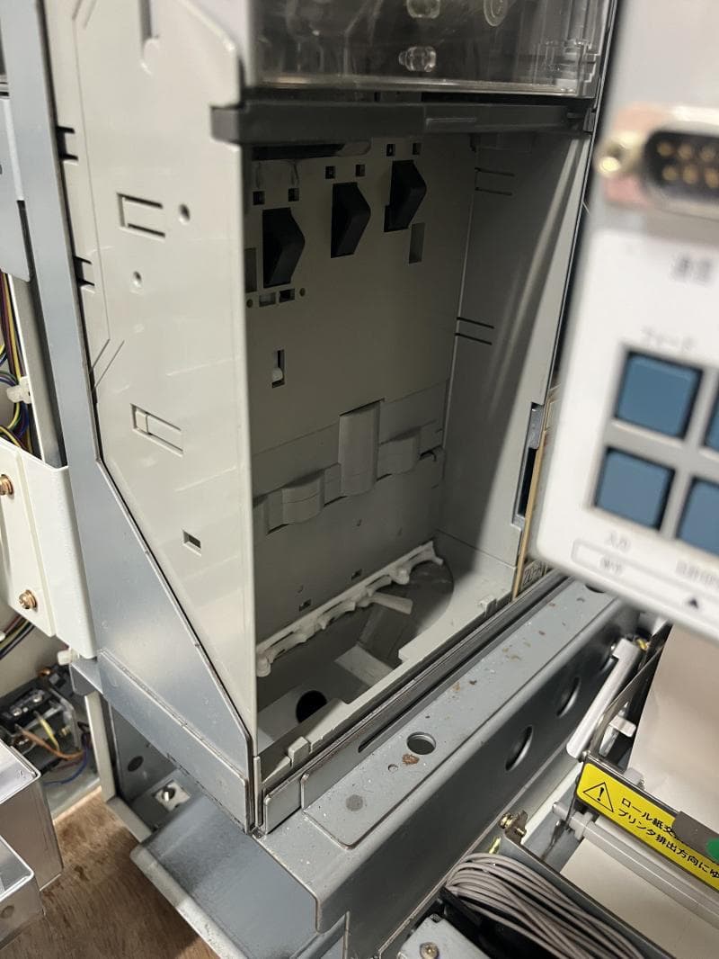 ジャンク 小型 グローリー 業務用 券売機 KM-S100-E 新紙幣非対応