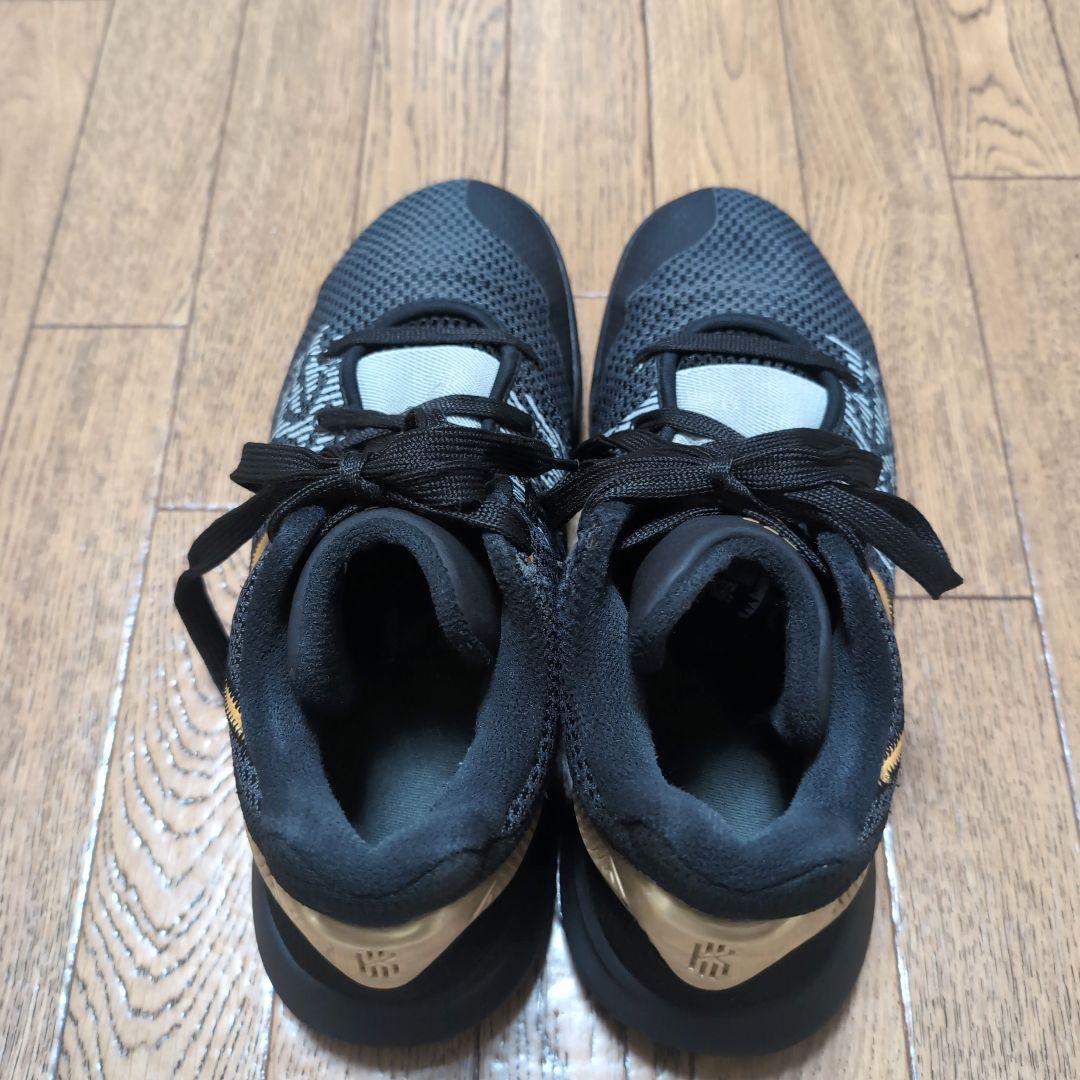 美品ナイキ カイリーフライトラップ 2 バスケットボールシューズ