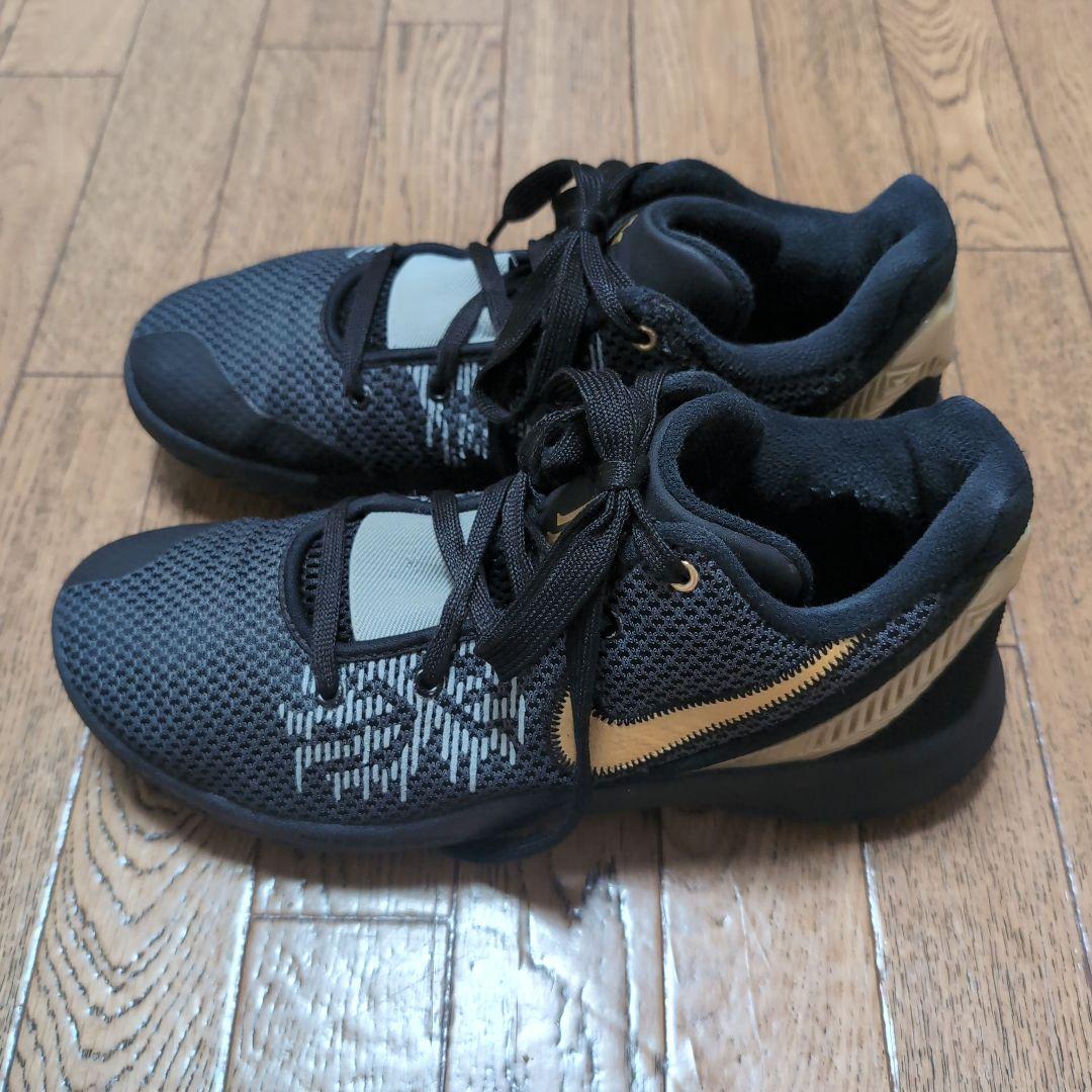 美品ナイキ カイリーフライトラップ 2 バスケットボールシューズ