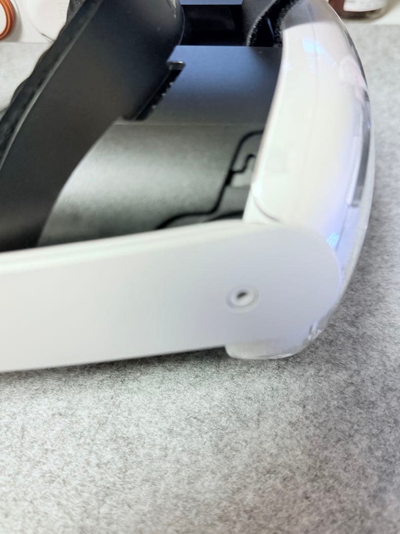 【特注ケース・周辺機器付き・美品】 Quest 3