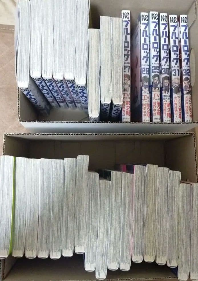 ブルーロック1巻〜32巻＆特典(ポストカード） (27巻〜32巻は新品未開封)