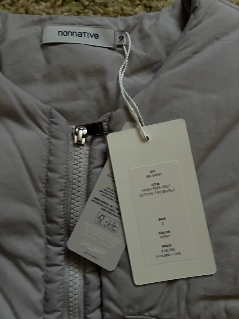 HIKER PUFF VEST TYPEWRITER V4601 灰白