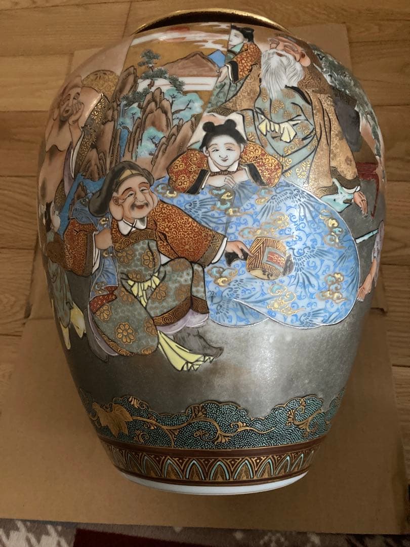 九谷焼、花瓶、壺　陶器　高さ約３０ｃｍ　胴回り約直径２５ｃｍ　口周り約１６ｃｍ