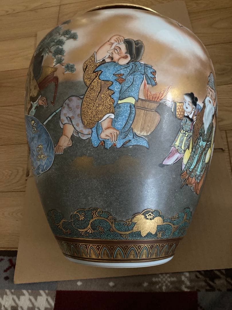 九谷焼、花瓶、壺　陶器　高さ約３０ｃｍ　胴回り約直径２５ｃｍ　口周り約１６ｃｍ