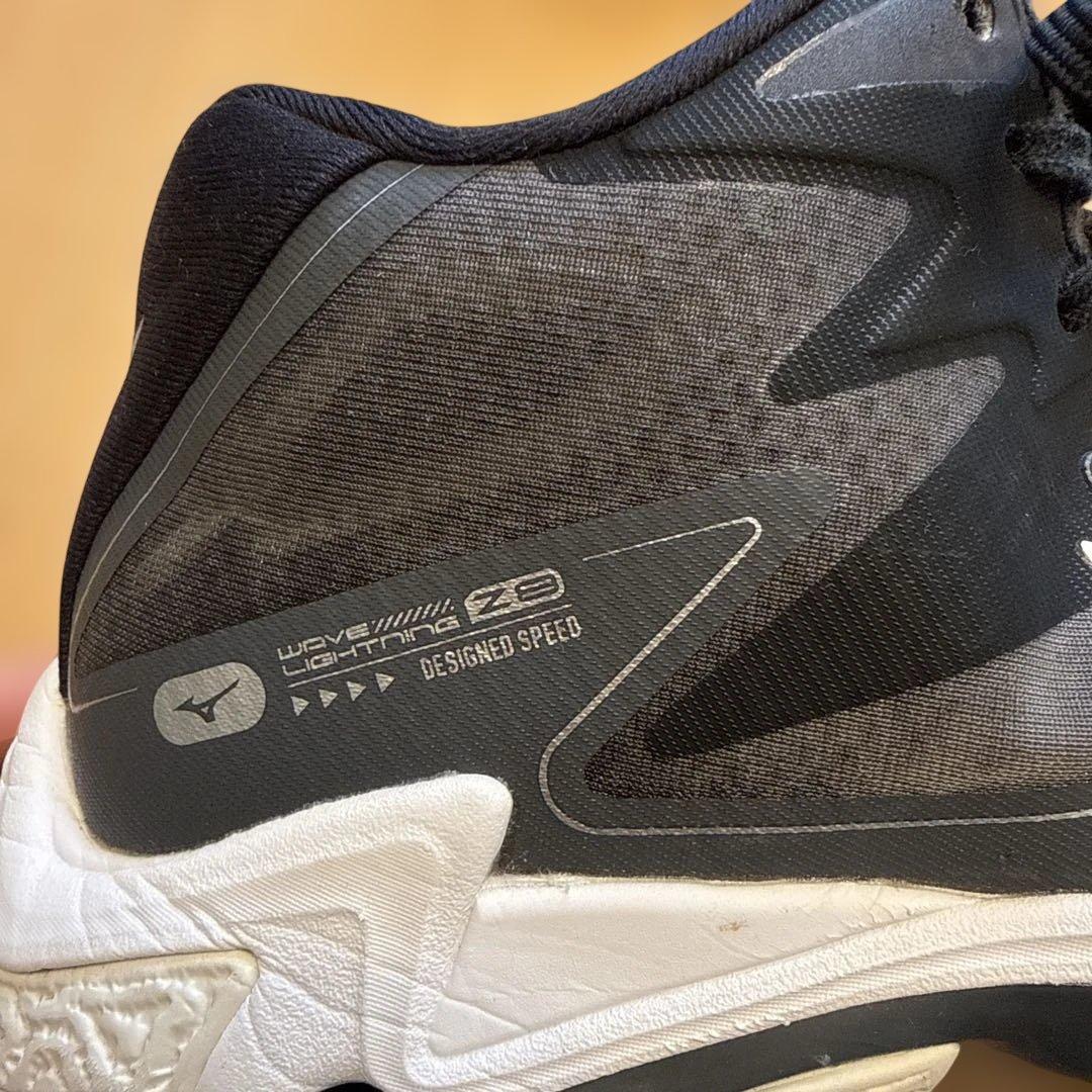 ミズノ ウェーブライトニングZ8 MID バレーボールシューズ26cm