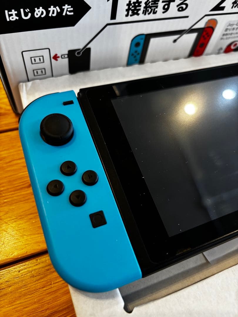 Nintendo Switch 本体　ネオンブルー（L）　ネオンレッド（R）