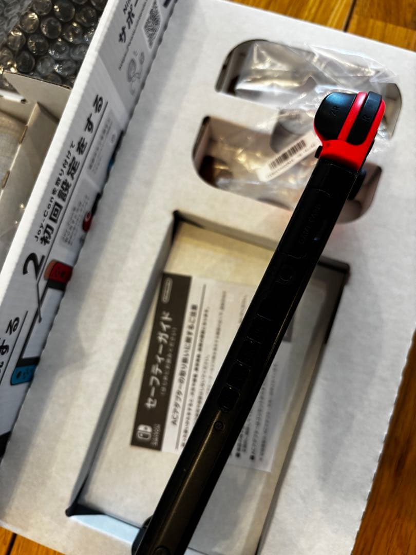 Nintendo Switch 本体　ネオンブルー（L）　ネオンレッド（R）