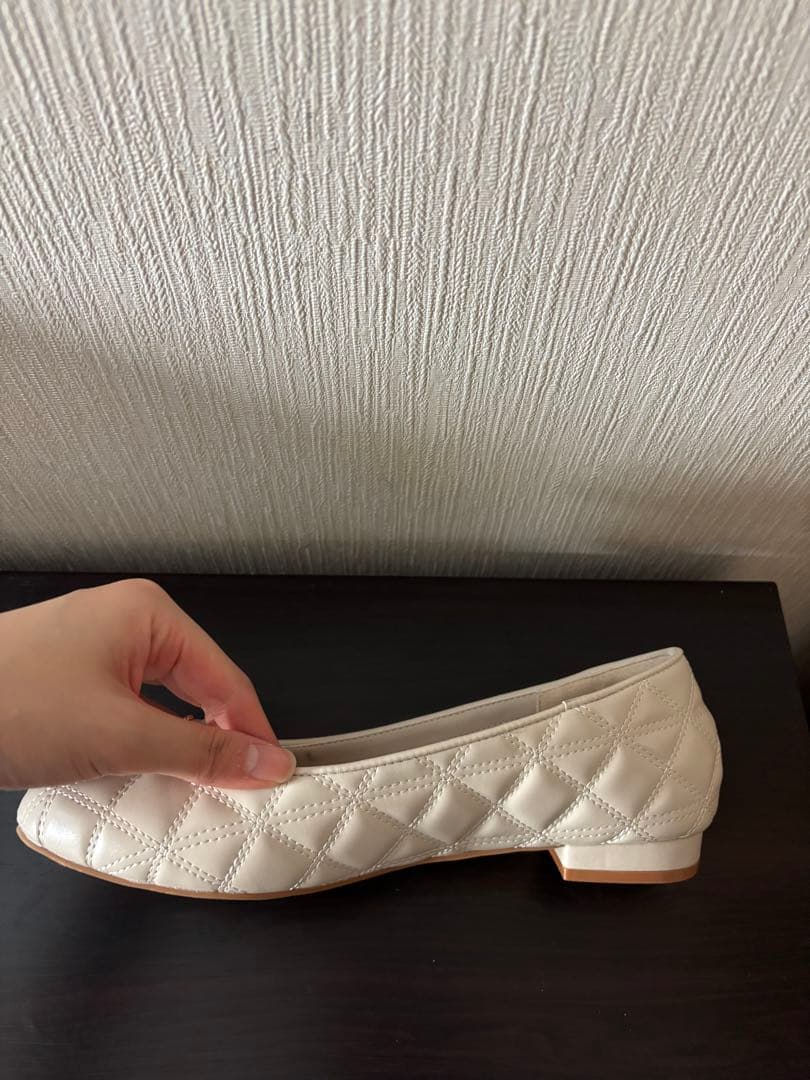 RANDA今季新作アイボリー キルティング バレエシューズ