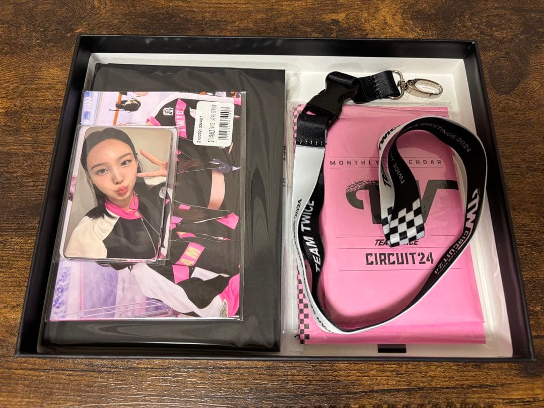 TWICE JAPAN SEASON’S GREETINGS 2024