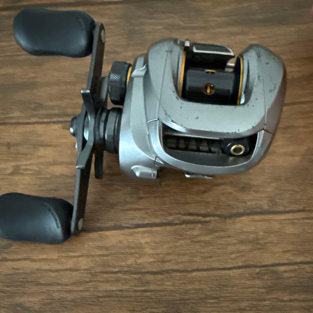 T*A様 シマノ　09アルデバラン Mg7 右