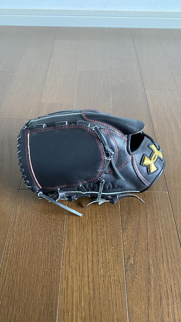 アンダーアーマー　投手用（硬式）　左投げ