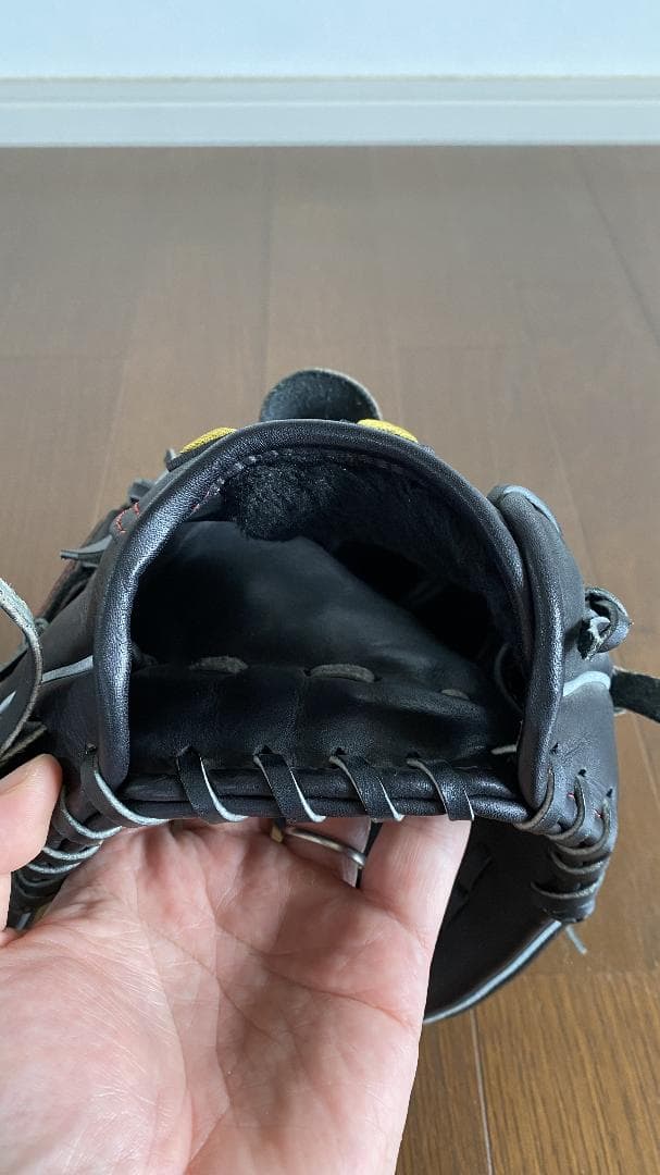 アンダーアーマー　投手用（硬式）　左投げ