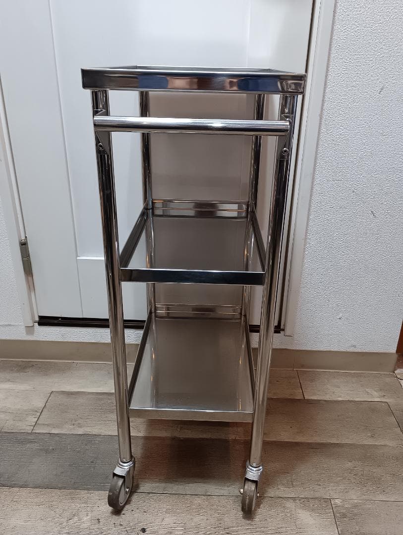タカラベルモントステンレス製3段ワゴン①