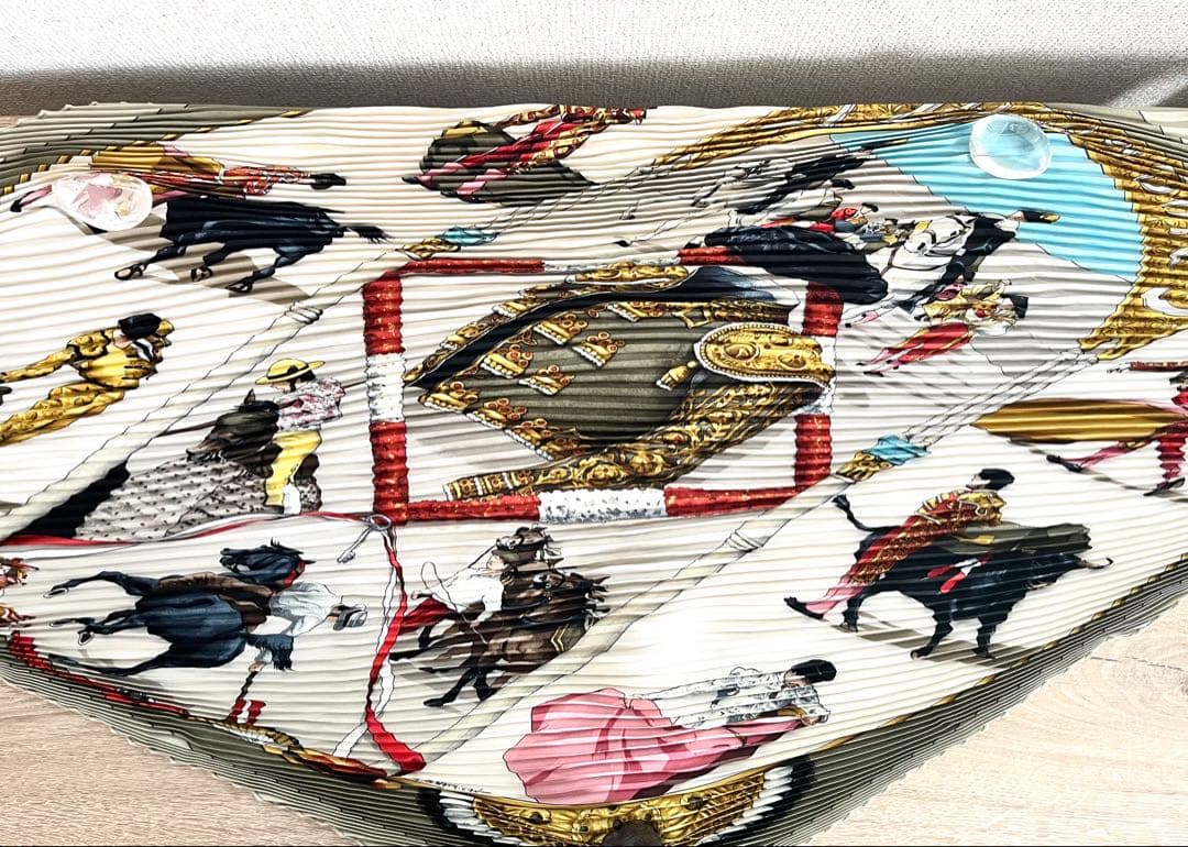 お値下げしましたHERMESプリーツカレスカーフ「PLAZA DE TOROS」