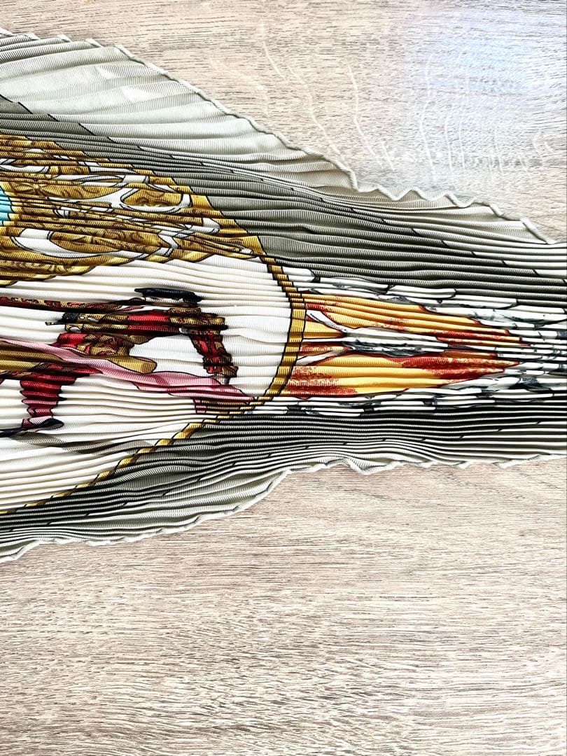 お値下げしましたHERMESプリーツカレスカーフ「PLAZA DE TOROS」