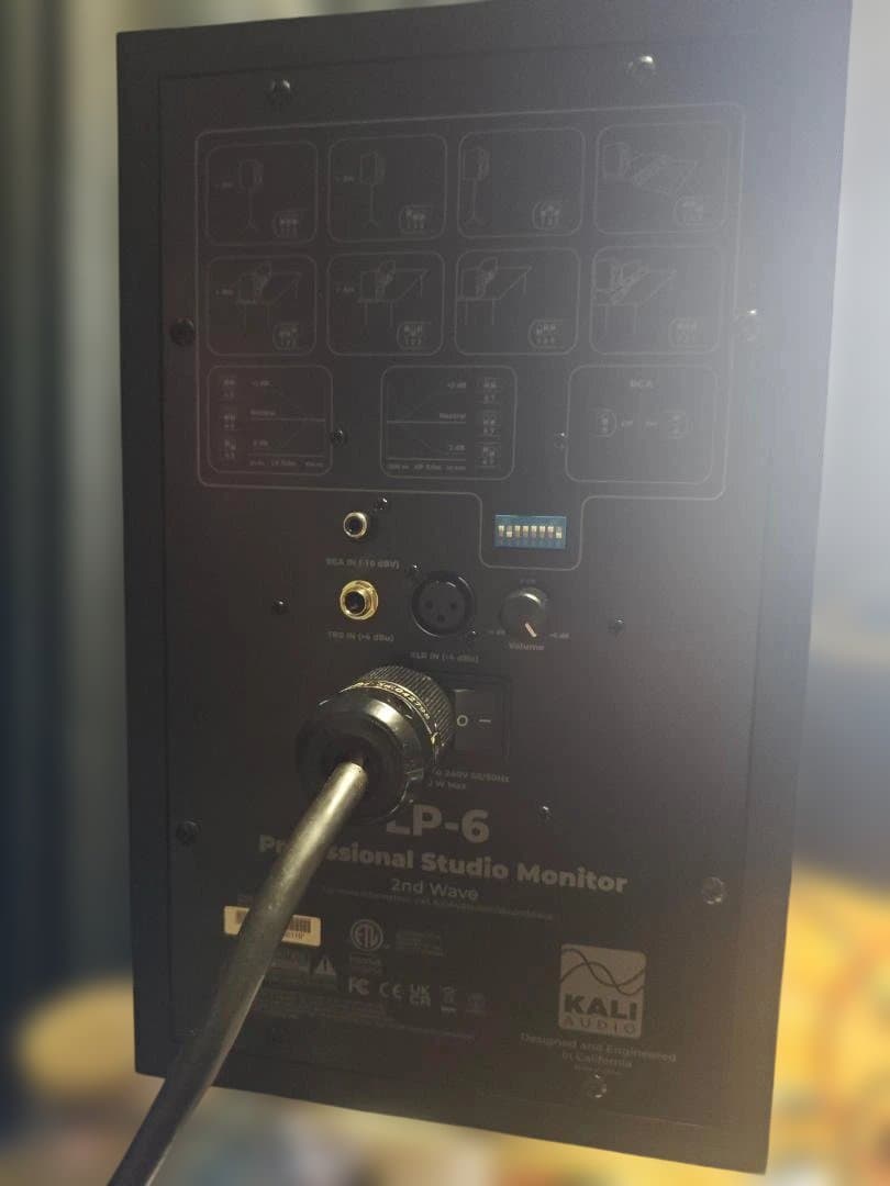 Kali Audio LP-6 V2 パワードモニタースピーカー