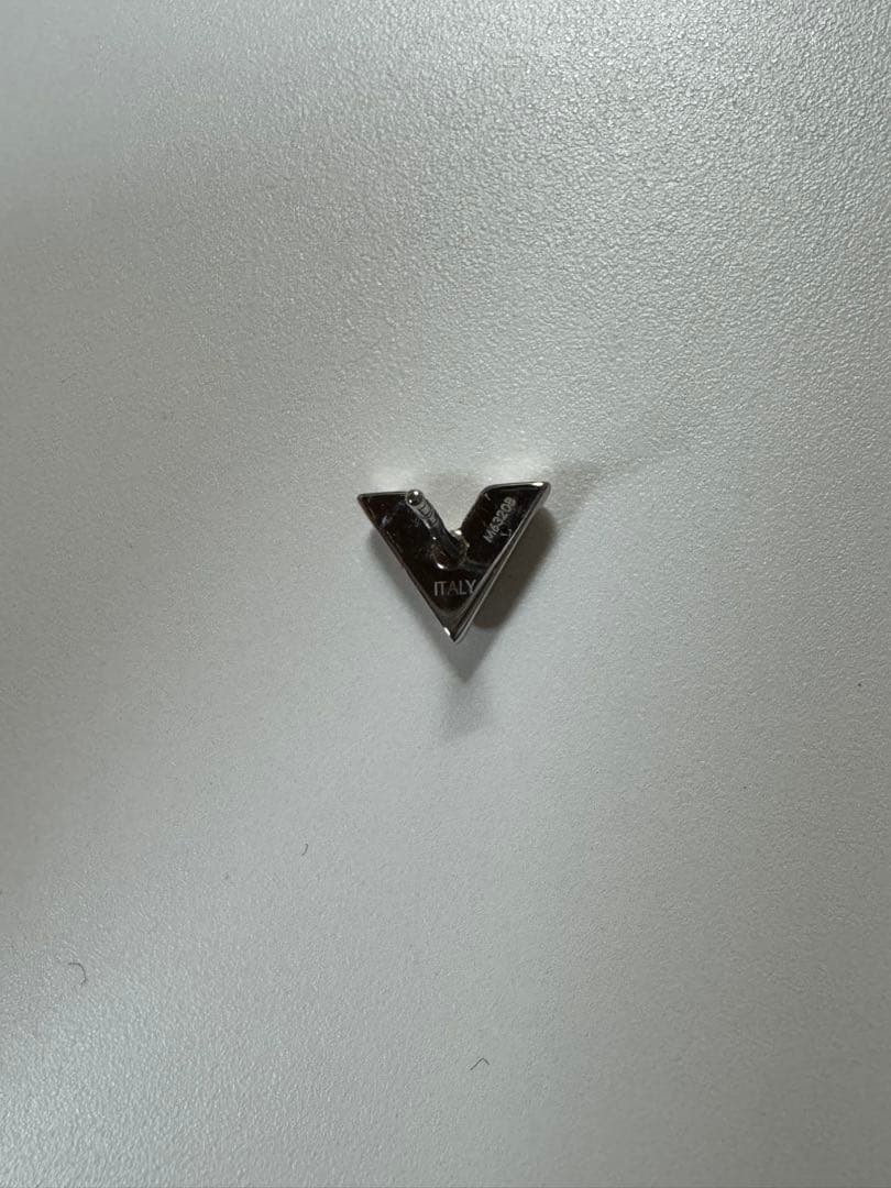 ピアス・エセンシャル V（片耳用)