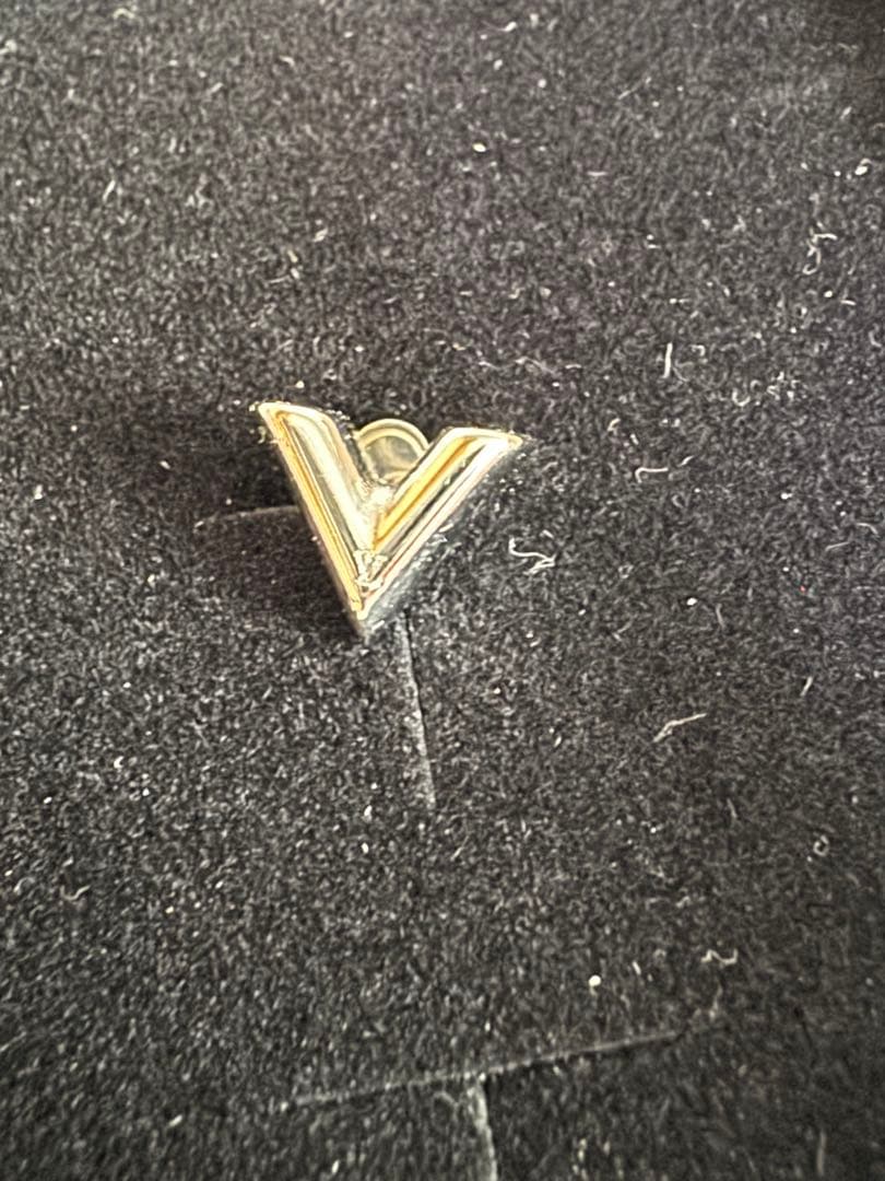 ピアス・エセンシャル V（片耳用)