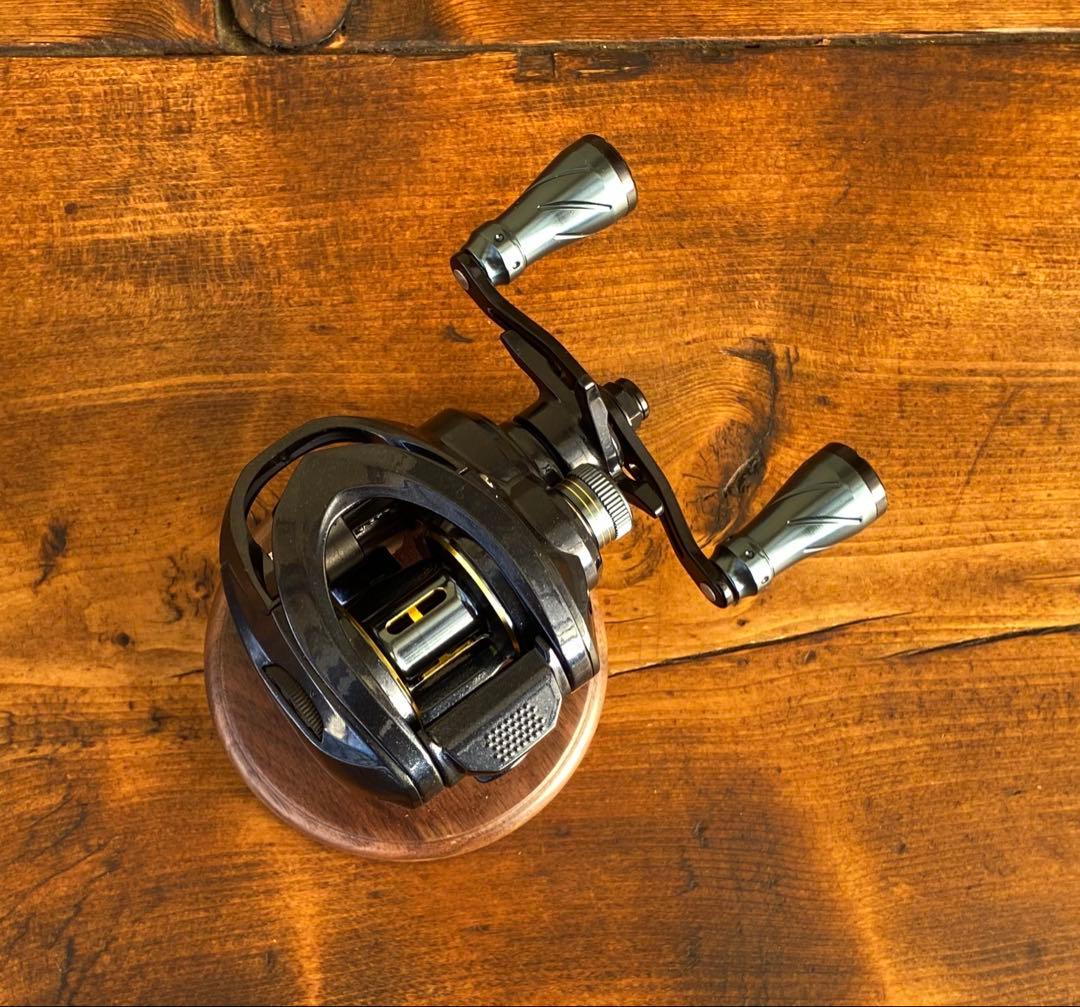 ベイトリール　バス釣り　左ハンドル　ネイビー　ハイギア　スプール径30mm 渓流