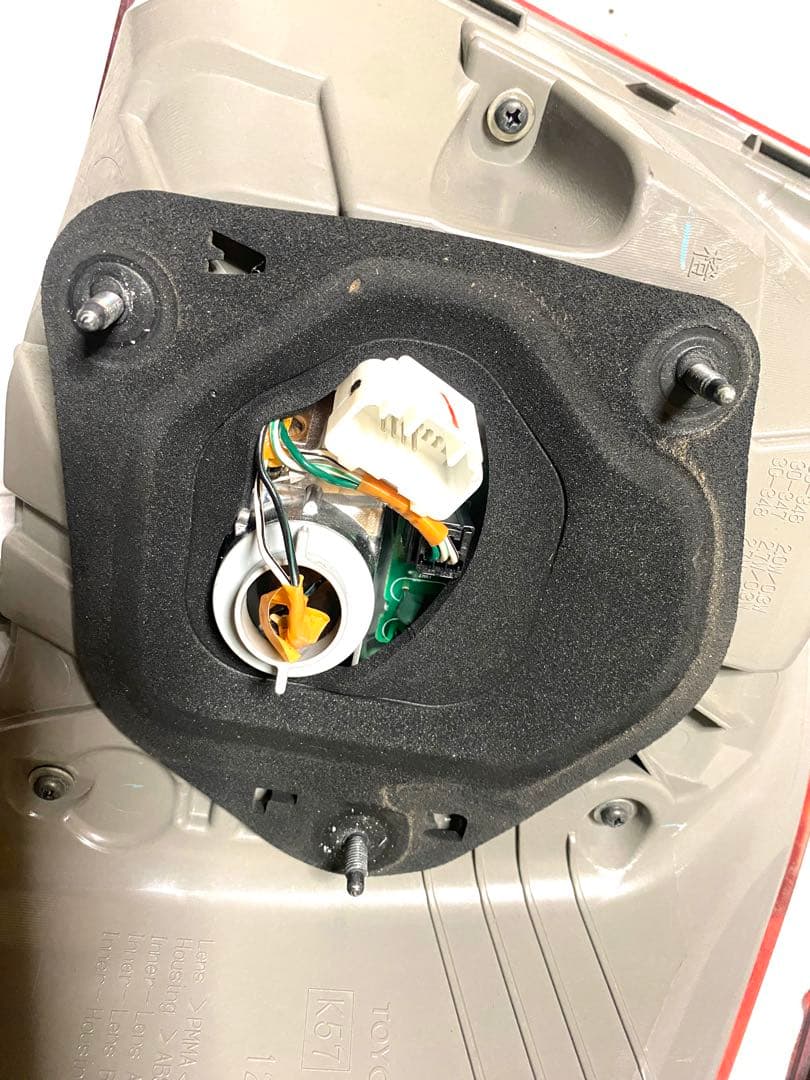 か*ん様 トヨタ 200系クラウンアスリート 純正テールランプ 一式 点灯確認済