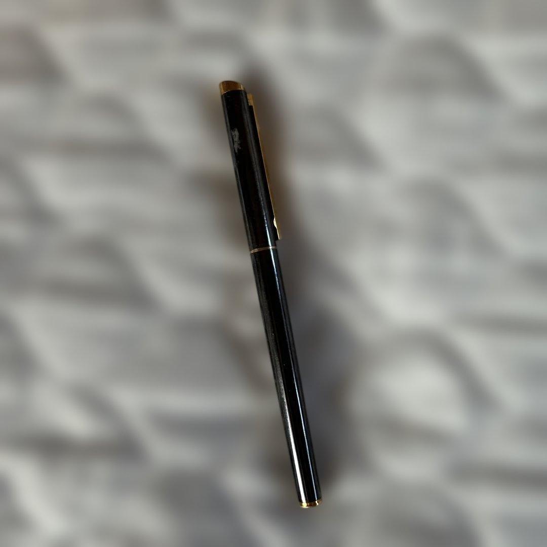 本日価格Dunhill 黒色 金属製 万年筆 ゴールドアクセント