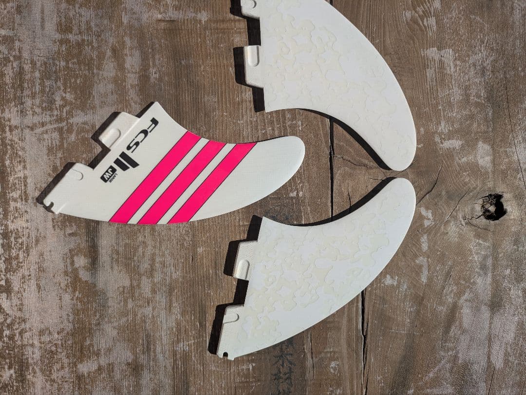 FCS JW サーフボードフィン 3枚セット ホワイト/ピンク