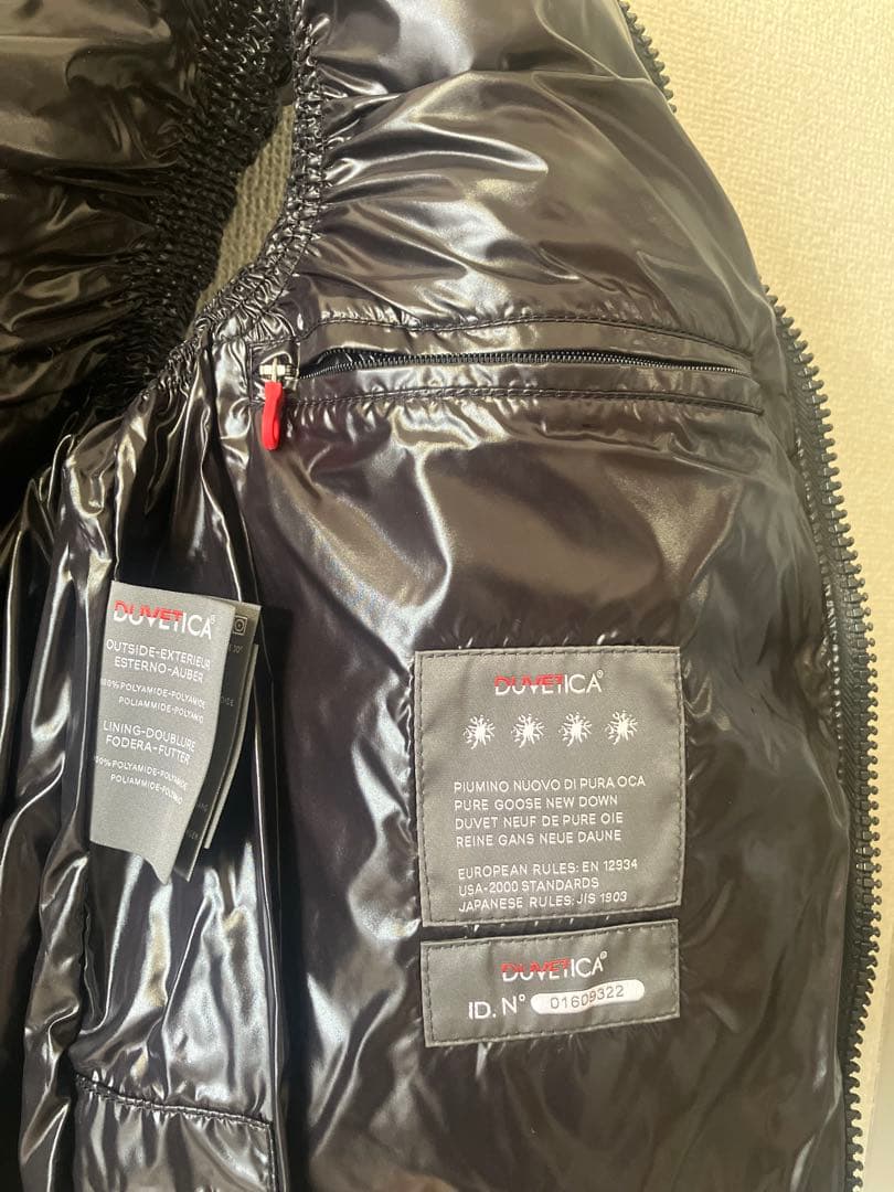 デュペティカブラックダウンベスト フード付き