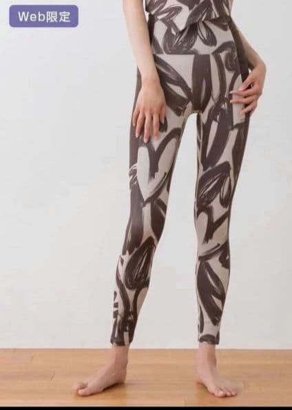 SUKALA WEB限定 ハートプリントサイドギャザーレギンスベージュゴールド