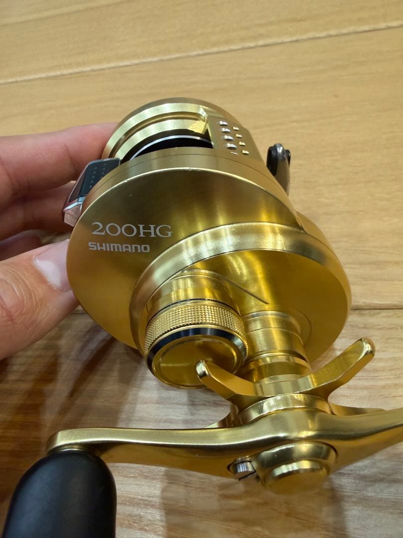 SHIMANO 200HG CALCUTTA CONQUEST ベイトリール
