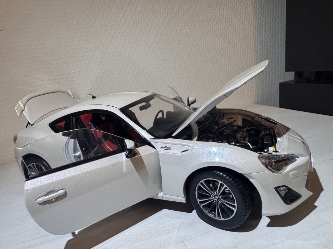 トヨタ86 ミニカー 白　 1/18